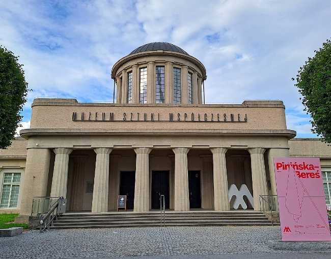 Four Domes Pavilion Museum of Contemporary Art