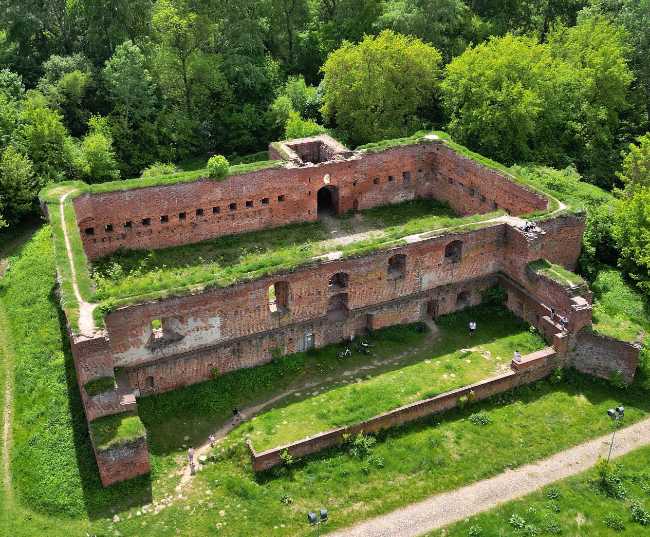 Ruiny Zamku Dybów i Gród Nieszawa w Toruniu