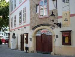 GUnaGU Theatre