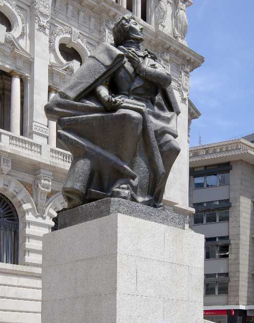 Monumento a Almeida Garrett