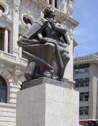 Monumento a Almeida Garrett