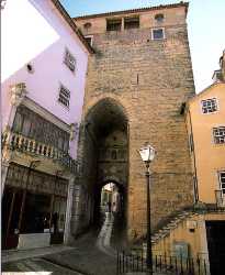 Porta e Torre de Almedina