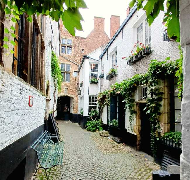 Vlaeykensgang Historic Alley