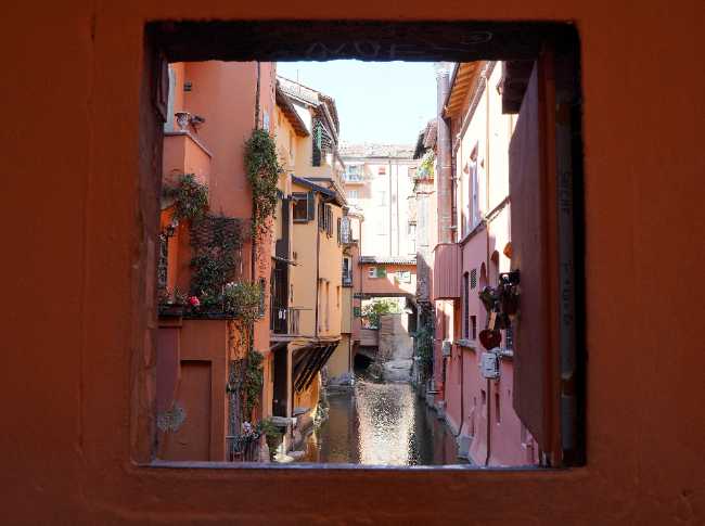 Finestrella di Via Piella