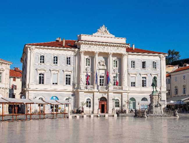 Court Palace