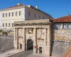 Land Gate