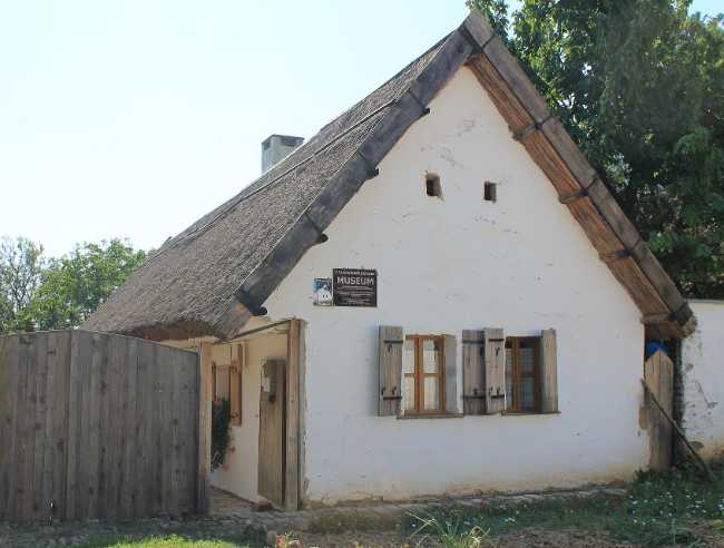Zavičajna kuća