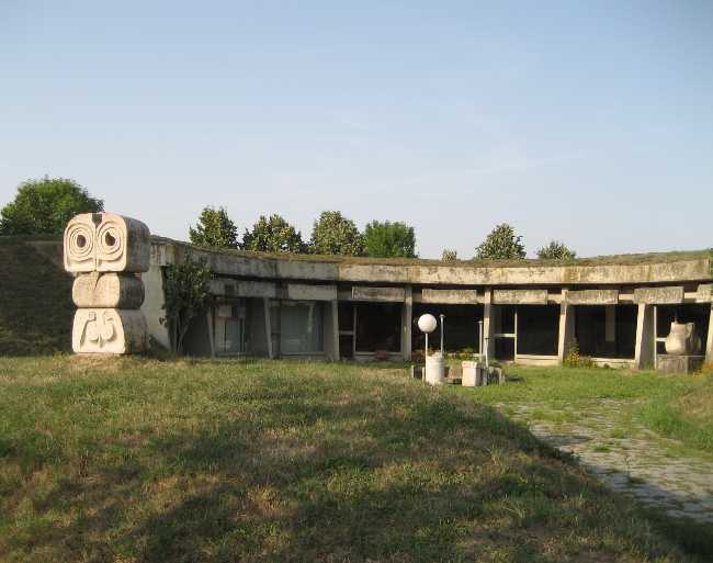Slobodište Memorial Complex