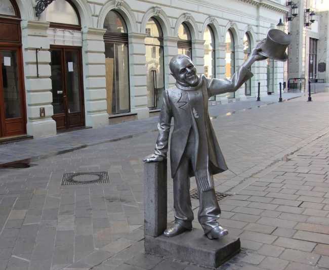 Statue of Schöner Náci