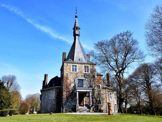 Waroux Castle
