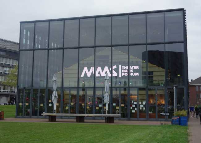 Maaspodium