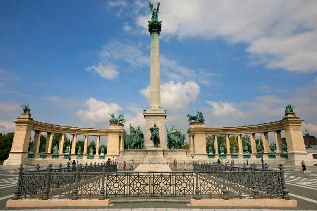 Heroes’ Square