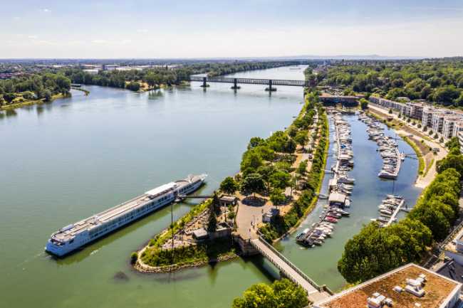 Uferpromenade am Rhein