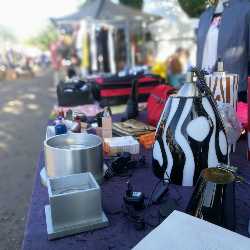 Trödel- und Antikmarkt an der Rheinpromenade