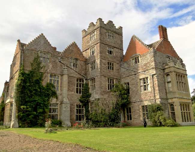 Kinnersley Castle