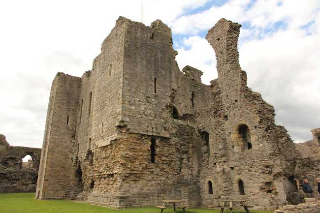 Middleham Castle